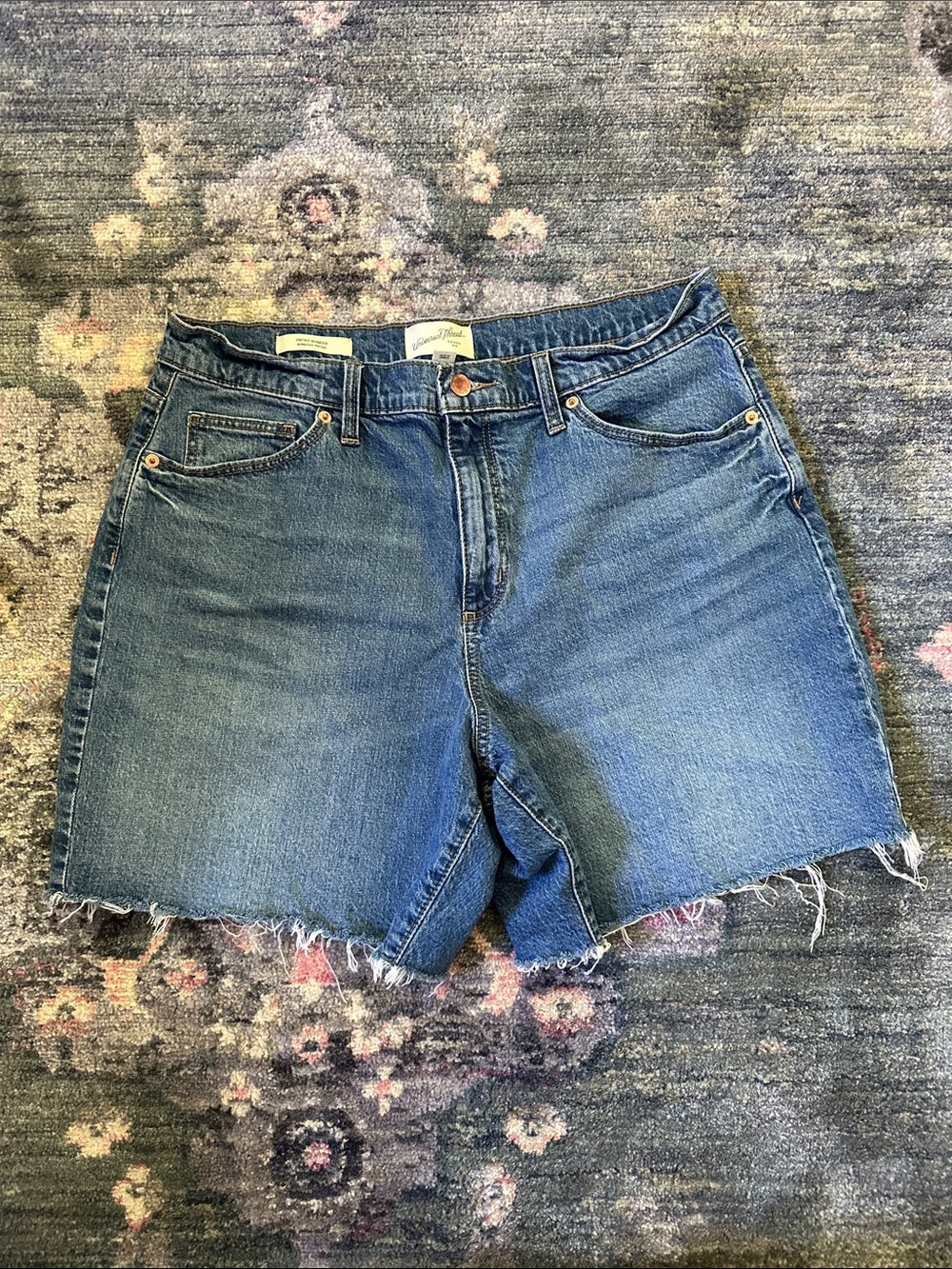 Universal Thread Women's Vintage Bermuda Raw Hem Blue Denim Shorts Size 14